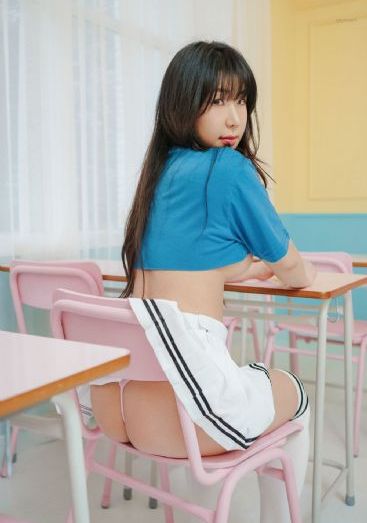 扒掉女同学的鞋袜挠脚心-高清在线影院观看
